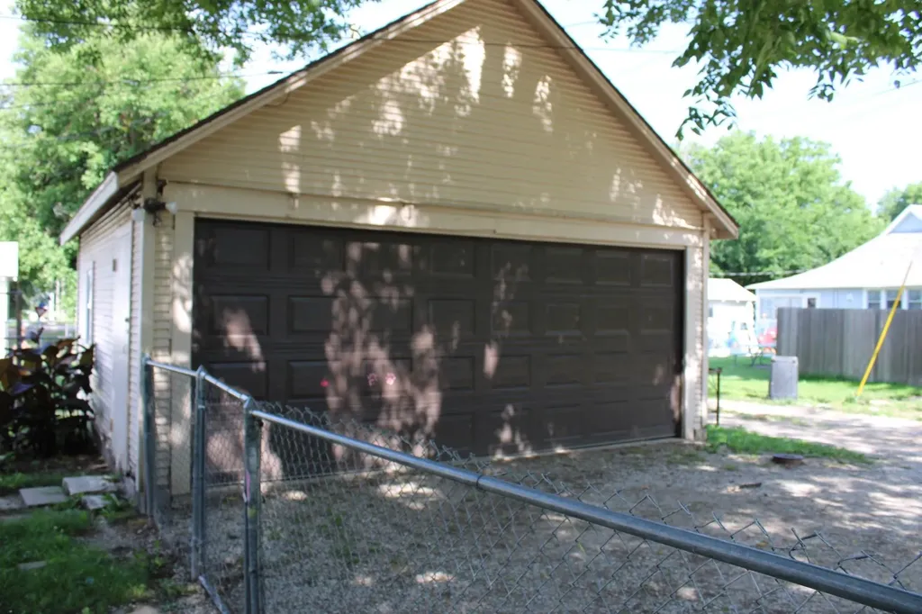 710 E 14th Avenue Winfield KS 67156