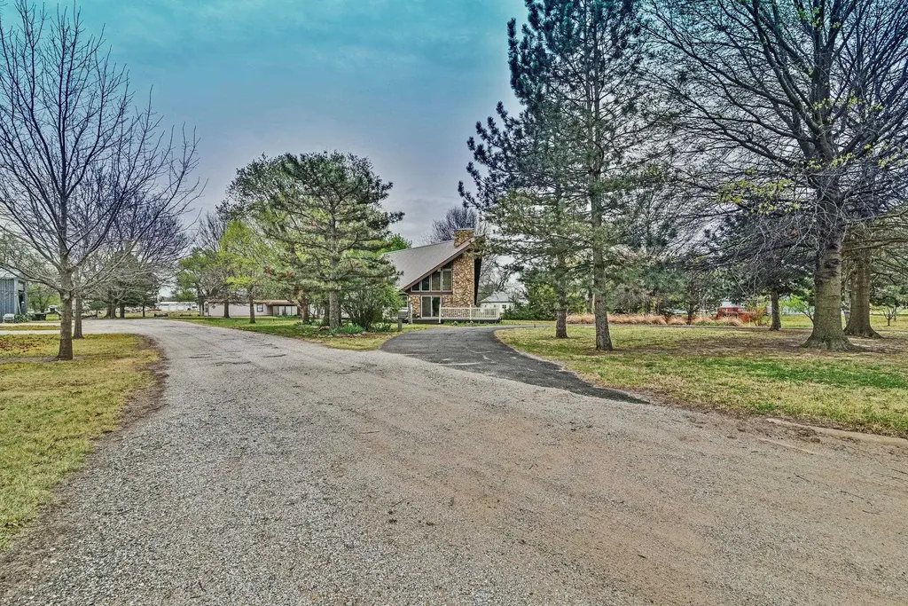 1107 Monroe Harper KS 67058