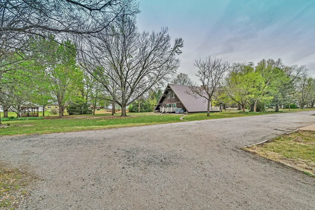 1107 Monroe Harper KS 67058