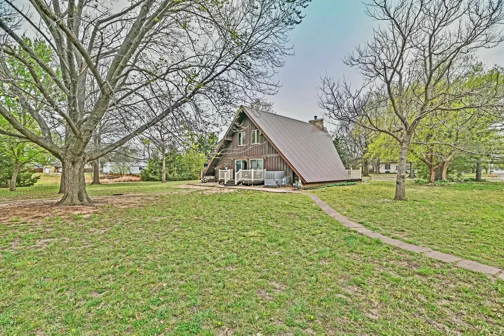 1107 Monroe Harper KS 67058