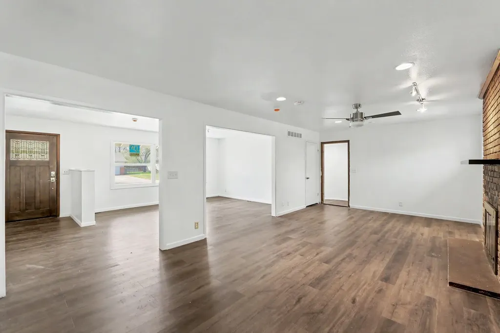 8026 E Morningside Street Wichita KS 67207