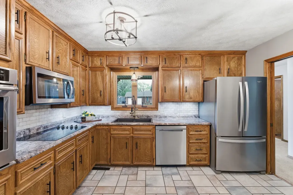 1615 N Holland Lane Wichita KS 67212-1572