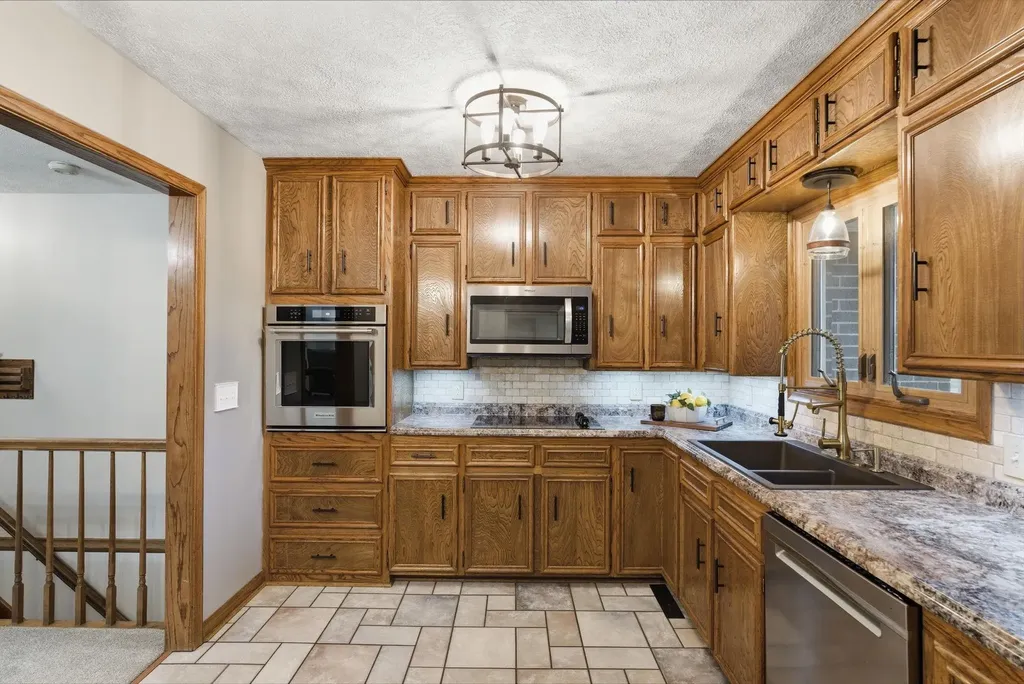 1615 N Holland Lane Wichita KS 67212-1572