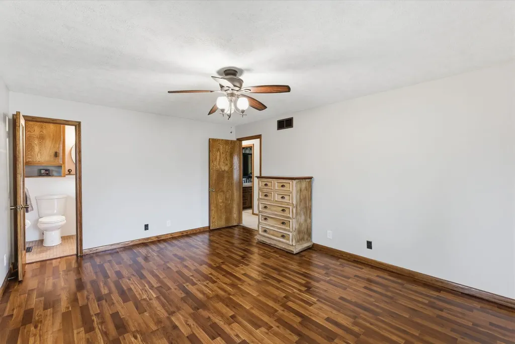 1615 N Holland Lane Wichita KS 67212-1572