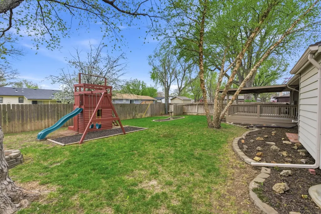 1615 N Holland Lane Wichita KS 67212-1572