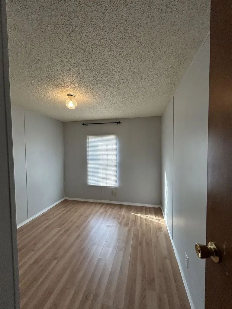 1513 E Idlewild Drive Wichita KS 67216