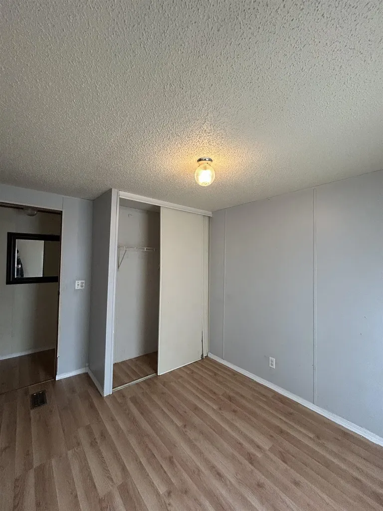 1513 E Idlewild Drive Wichita KS 67216