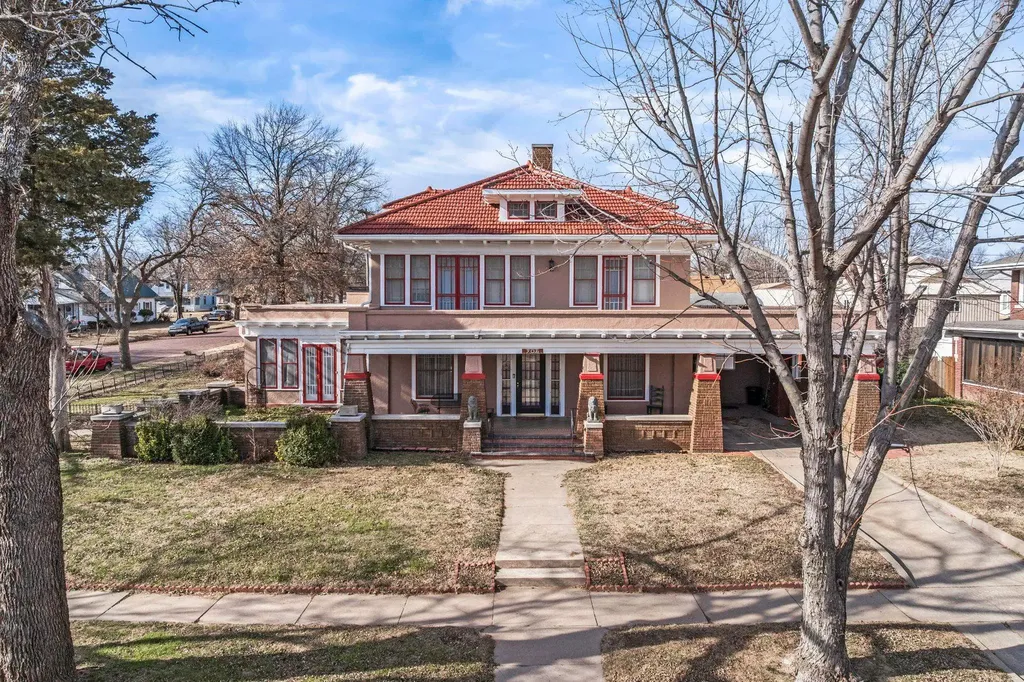 905 N 2nd Street Arkansas City KS 67005