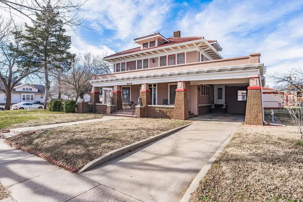 905 N 2nd Street Arkansas City KS 67005
