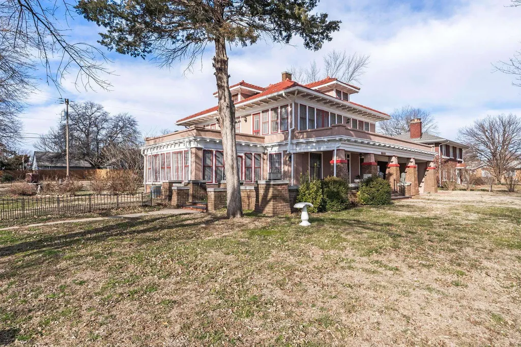 905 N 2nd Street Arkansas City KS 67005