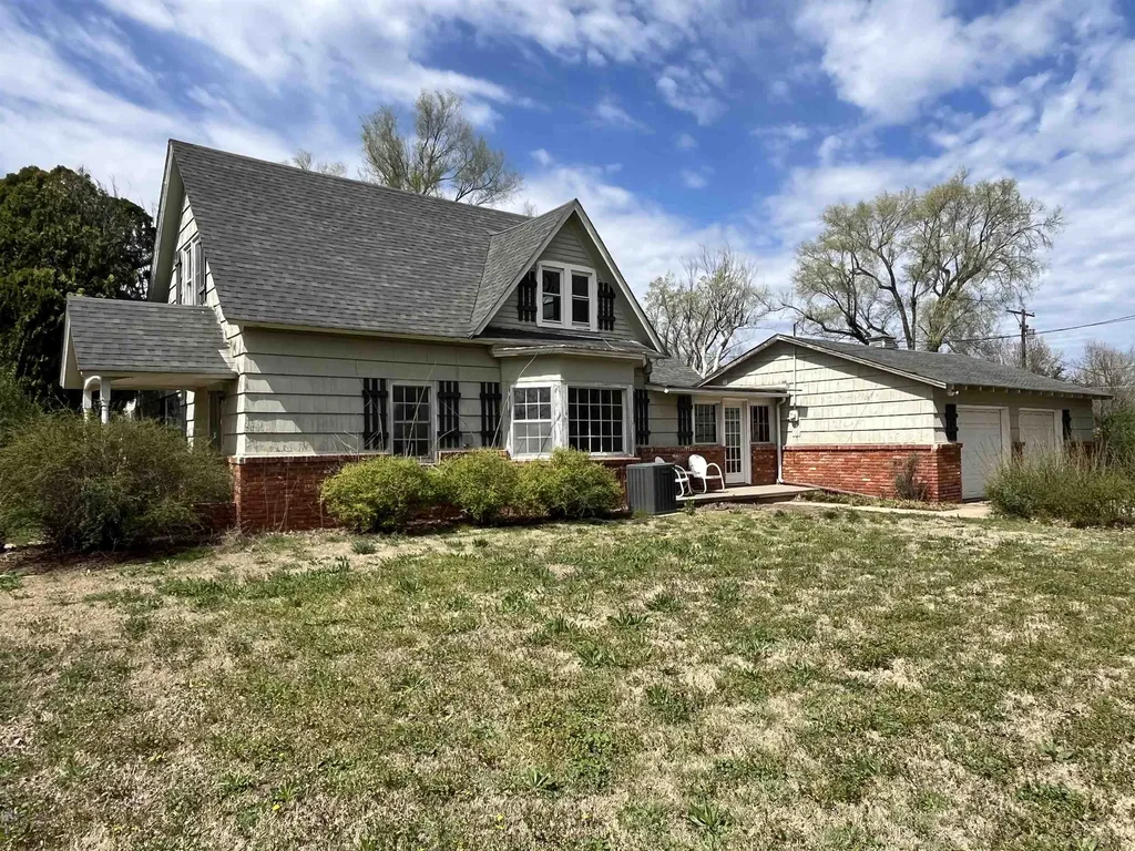 1512 W Blanchard Avenue South Hutchinson KS 67505