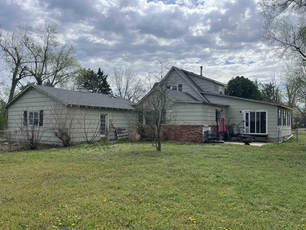 1512 W Blanchard Avenue South Hutchinson KS 67505
