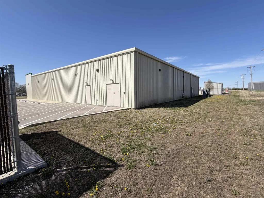 826 N Roosevelt Marion KS 66861