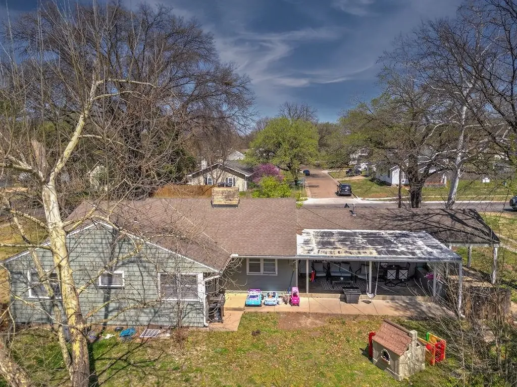 1421 E 12th Avenue Winfield KS 67156
