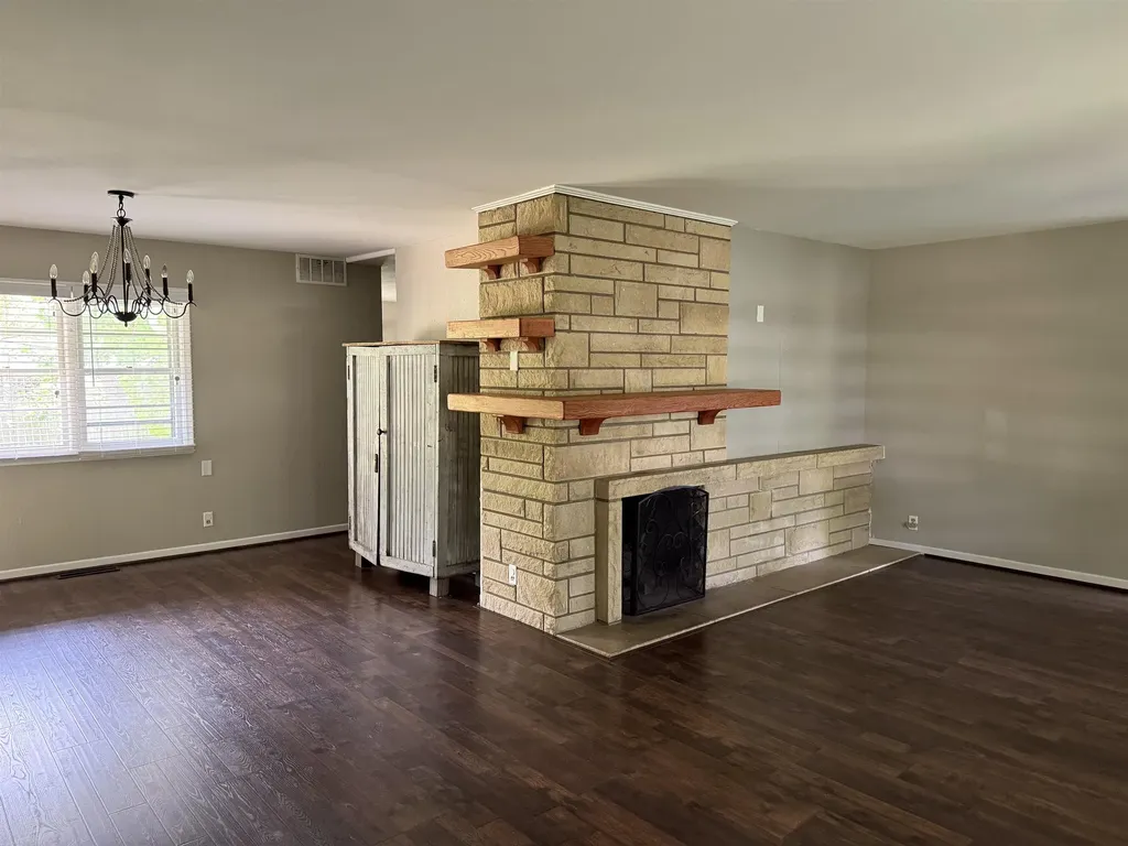1421 E 12th Avenue Winfield KS 67156