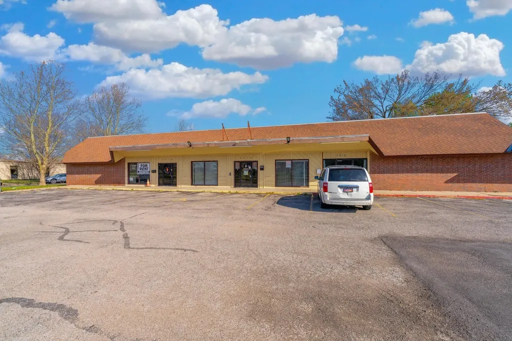3312 W Douglas Wichita KS 67206