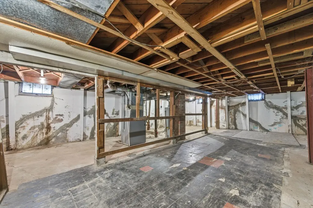 1050 N Pinecrest Wichita KS 67208