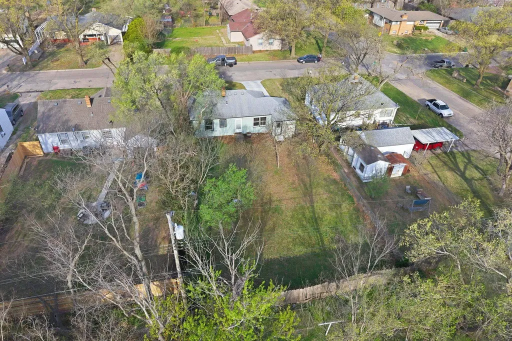 1050 N Pinecrest Wichita KS 67208