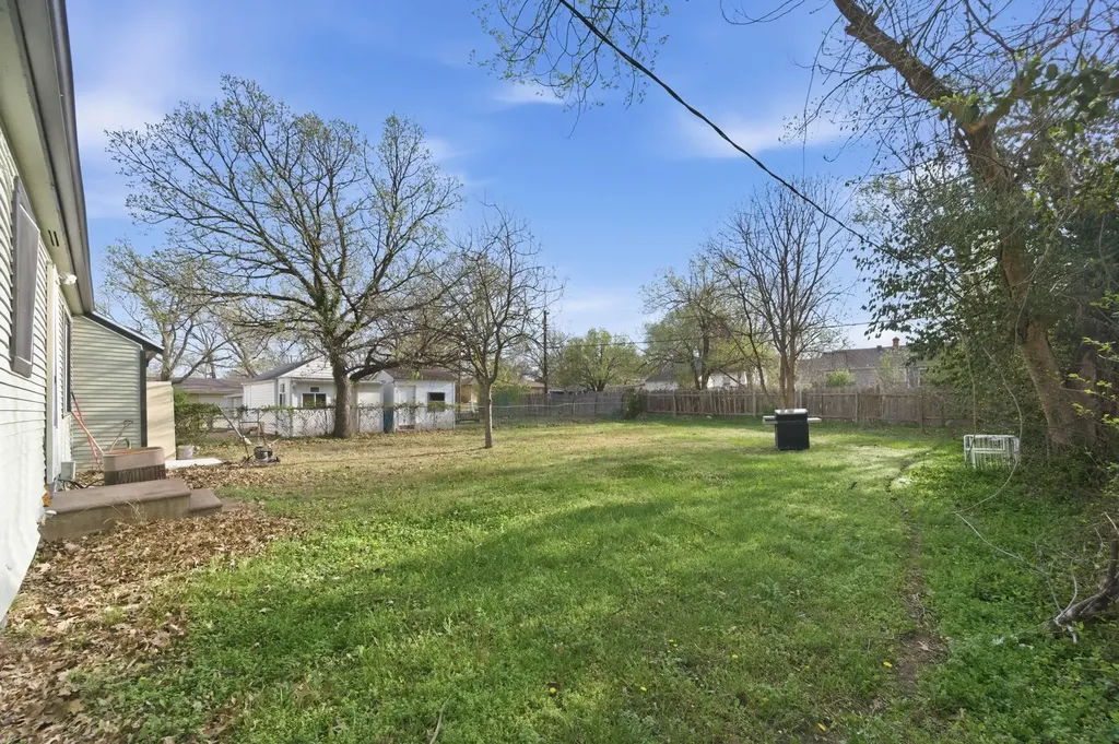 1050 N Pinecrest Wichita KS 67208