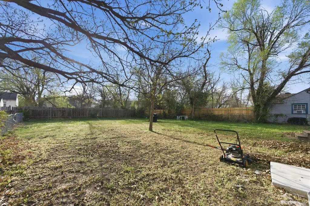1050 N Pinecrest Wichita KS 67208