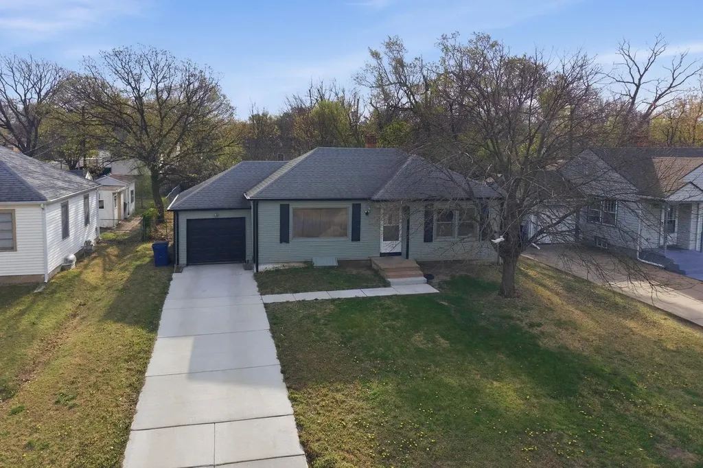 1050 N Pinecrest Wichita KS 67208