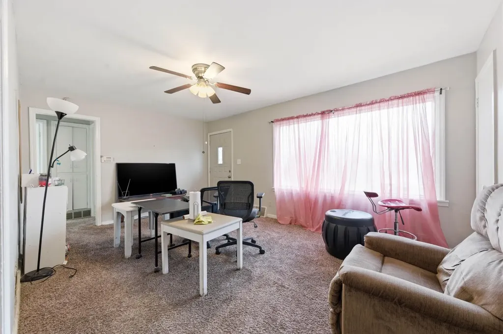 1050 N Pinecrest Wichita KS 67208