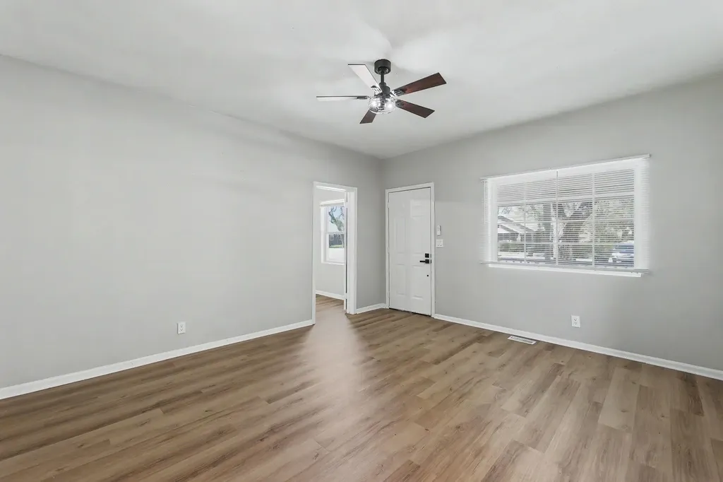 206 Pine Street Halstead KS 67056