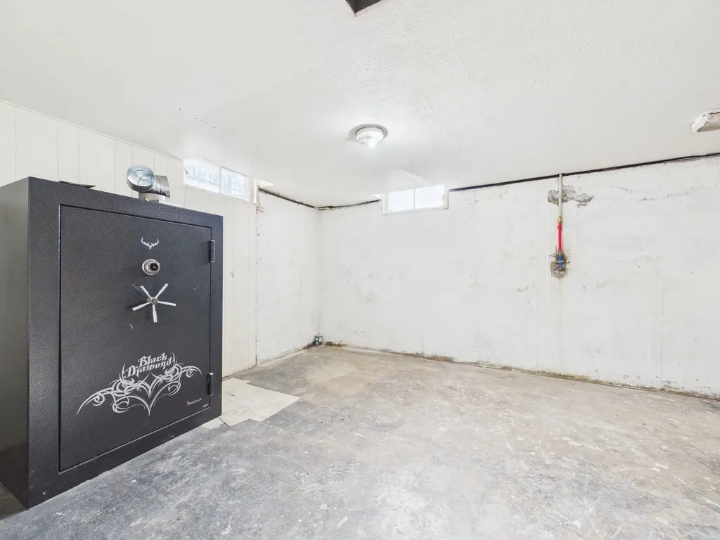 510 Wire Avenue Haysville KS 67060