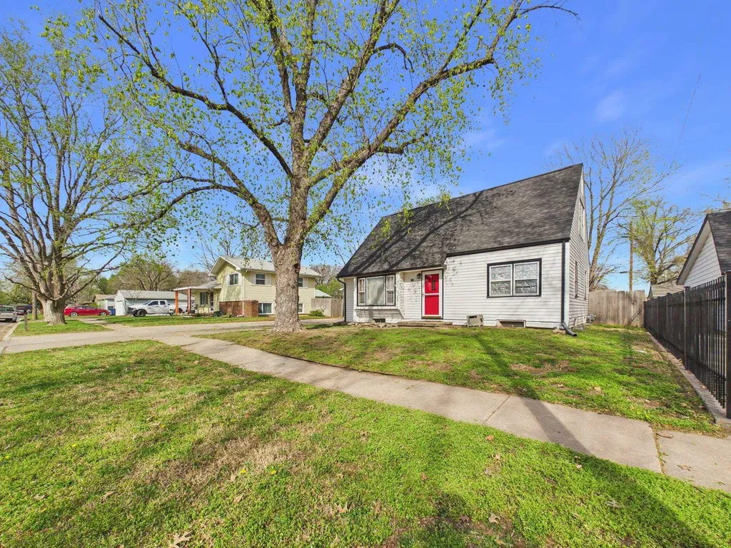510 Wire Avenue Haysville KS 67060