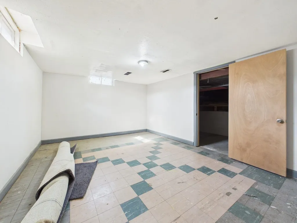 510 Wire Avenue Haysville KS 67060