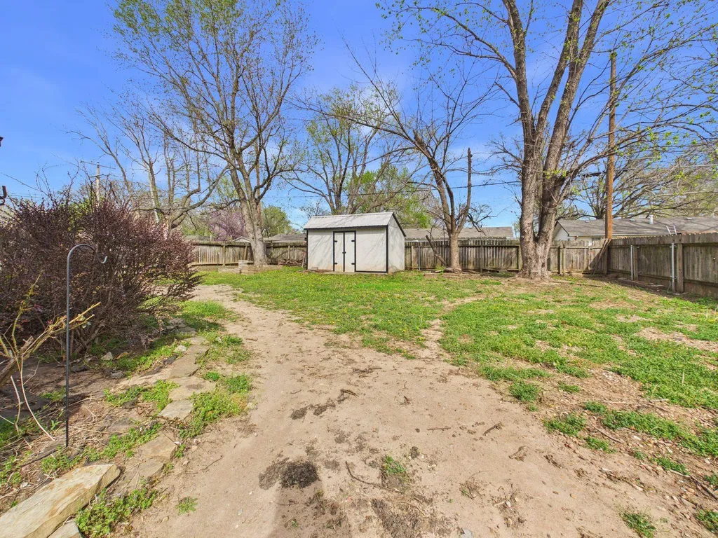 510 Wire Avenue Haysville KS 67060