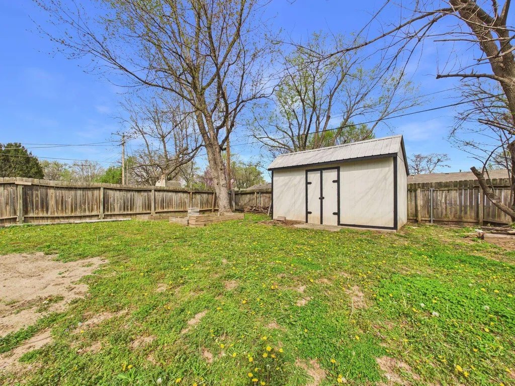 510 Wire Avenue Haysville KS 67060