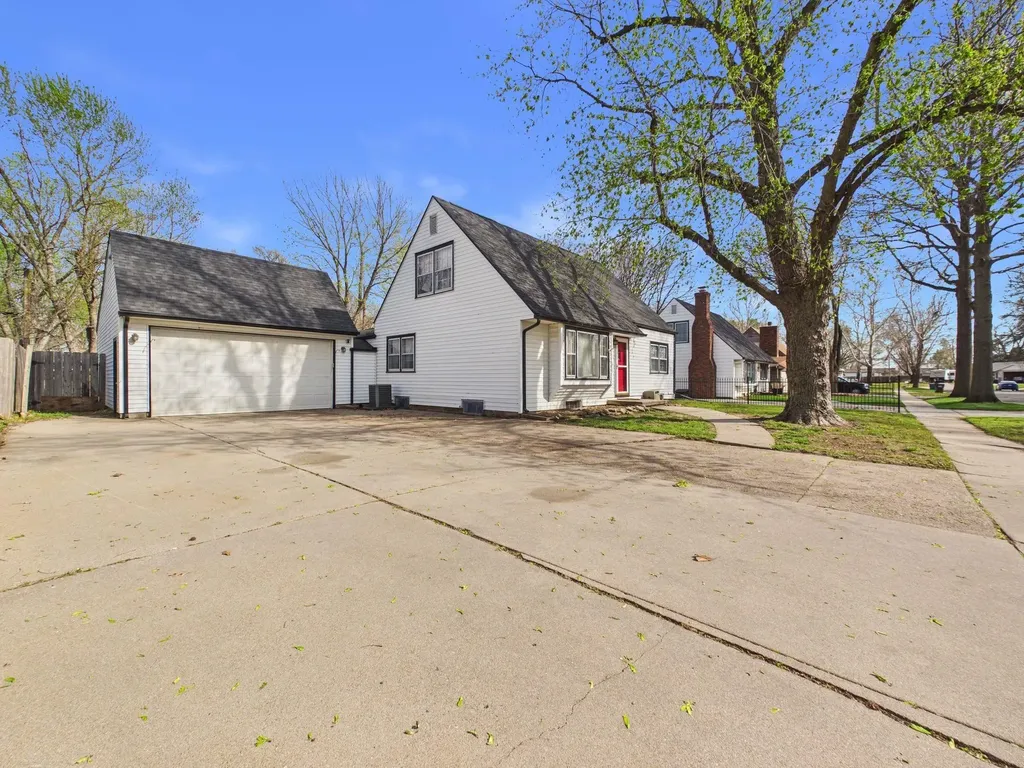 510 Wire Avenue Haysville KS 67060