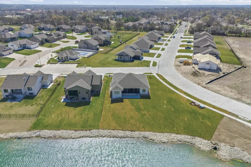 5856 E Central Park Bel Aire KS 67220