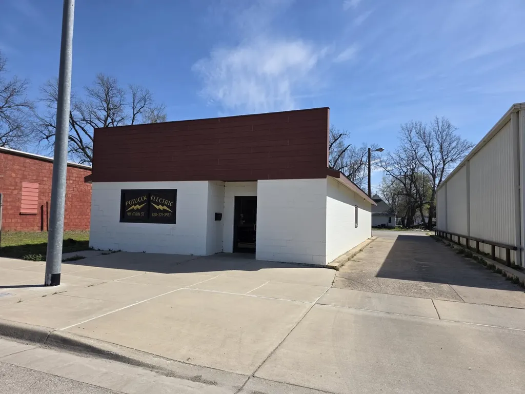 408 Main Street Winfield KS 67156