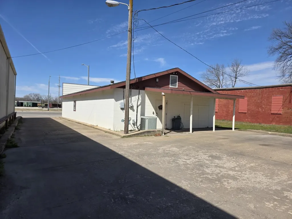 408 Main Street Winfield KS 67156