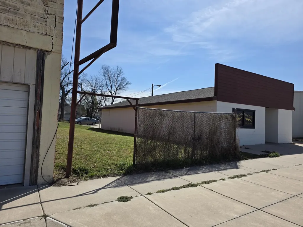 408 Main Street Winfield KS 67156