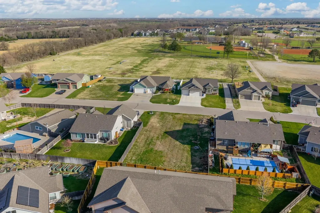 945 Ceder Brook Circle Mulvane KS 67110