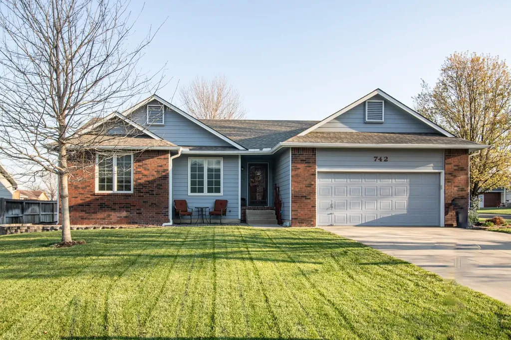 742 E Brent Mulvane KS 67110