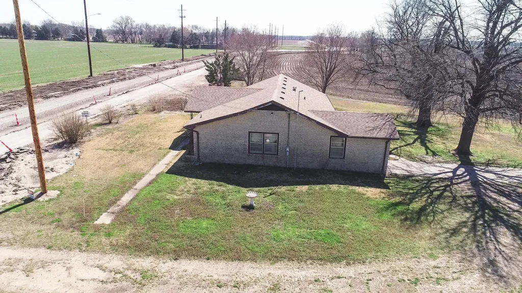 7945 N Seneca Street Valley Center KS 67147