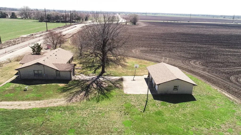 7945 N Seneca Street Valley Center KS 67147