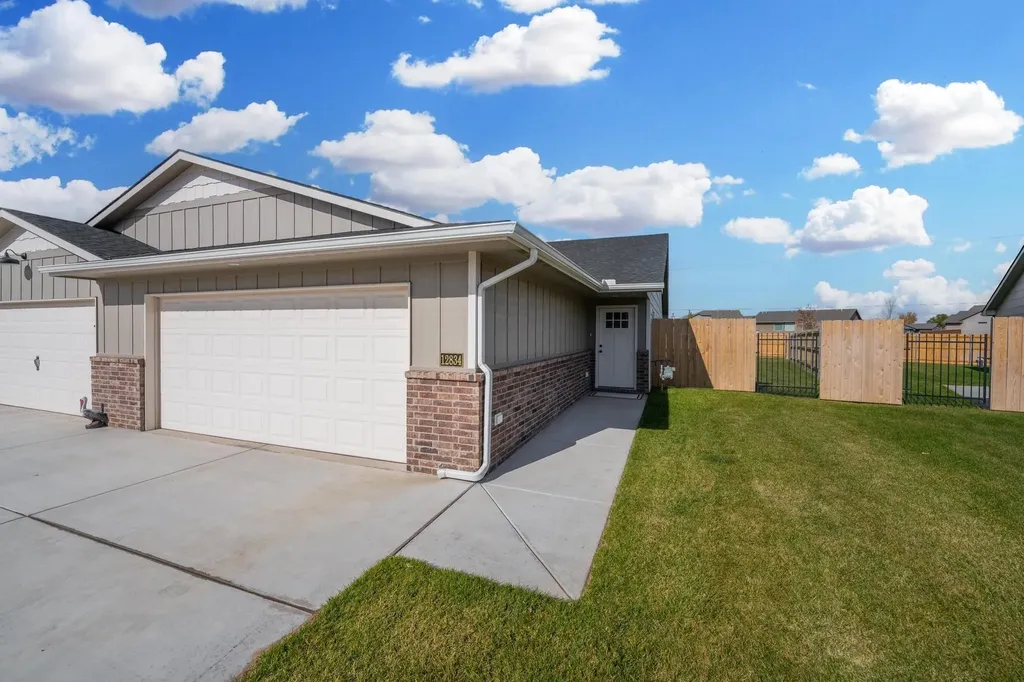 2853 S Cedar Crest Court Wichita KS 67215