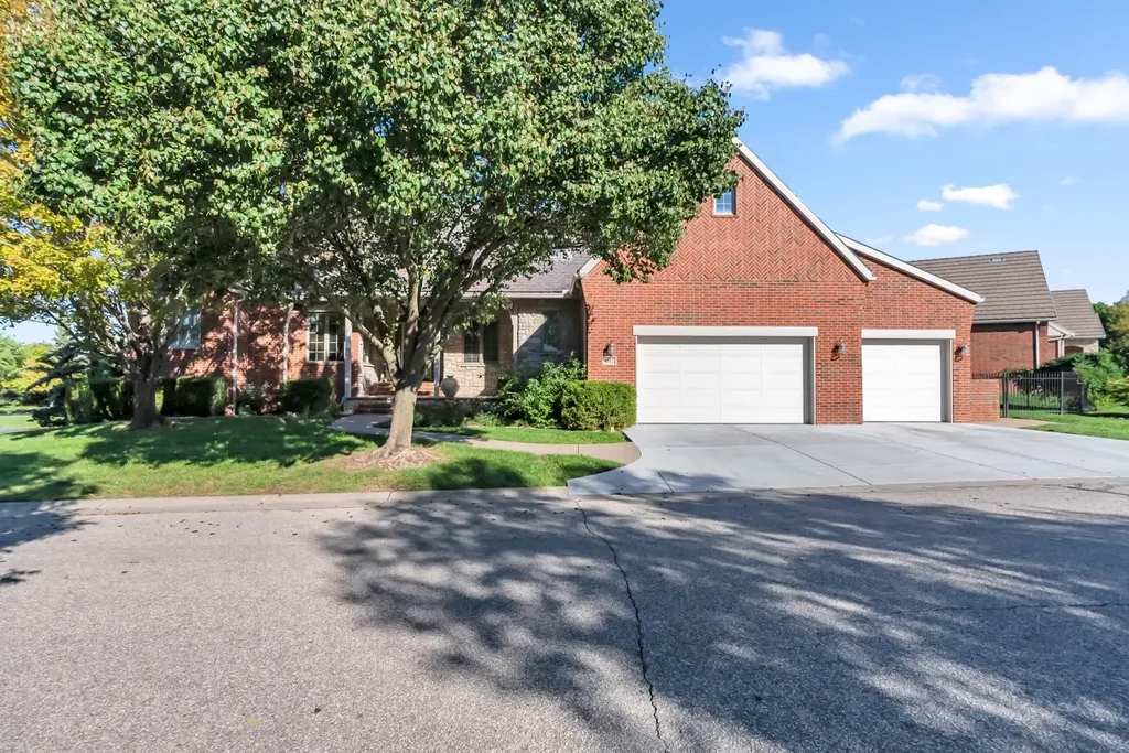 8812 E Churchill Circle Wichita KS 67206