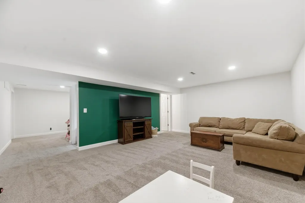 1319 N Tallyrand Street Wichita KS 67206