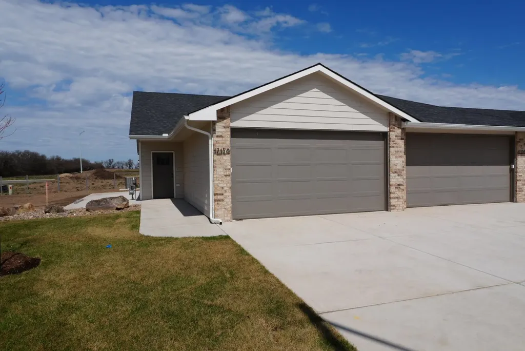 17136-38 W Lawson St Circle Goddard KS 67052