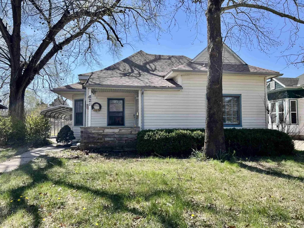821 E 10th Winfield KS 67005