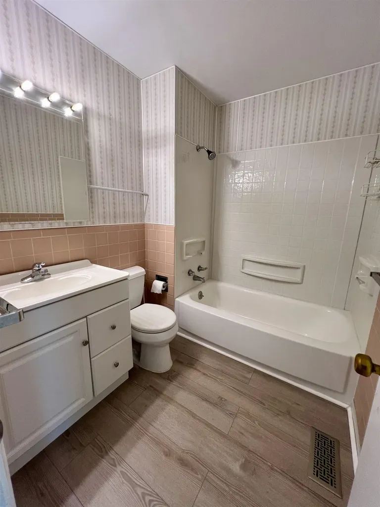 821 E 10th Winfield KS 67005