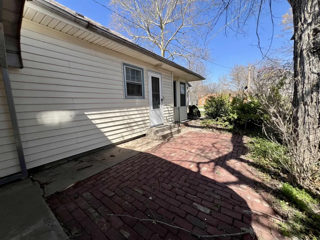 821 E 10th Winfield KS 67005