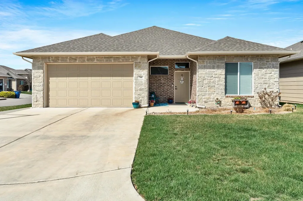 744 N Thornton Court Wichita KS 67235