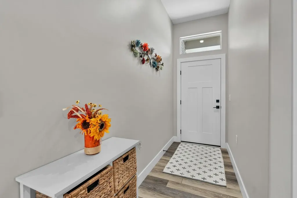 744 N Thornton Court Wichita KS 67235